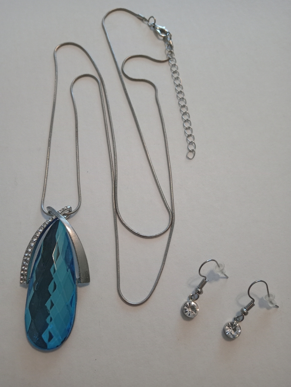 #1226. Aqua Blue & Clear Glass Rhinestone Pendant Necklace & Earring Set.